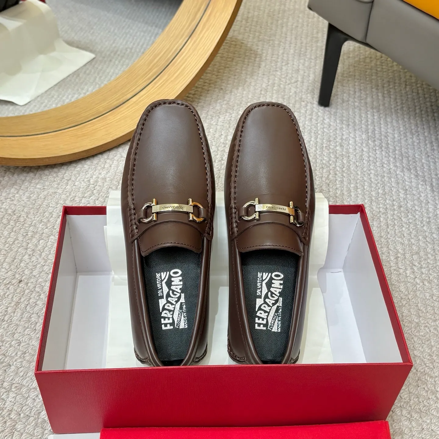 Men's men's shoes 💰420 (Yangli) Ferragamo 〰Ferragamo 2⃣️0⃣️2⃣️5️⃣ New series 👊🏻 Upper 🇮🇹 Italian imported calfskin, original outsole molding. Water-dyed sheepskin lining. The identity of every successful man is set off, and the upper and lower shoes are elegant and stable🚶🏻🚶🏻The high-end custom counter original replica is an eternal classic🔍️Number of codes: 38-46 with counter packaging